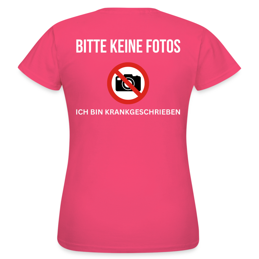 KRANKGESCHRIEBEN - Damen T-Shirt (backprint) - Azalea